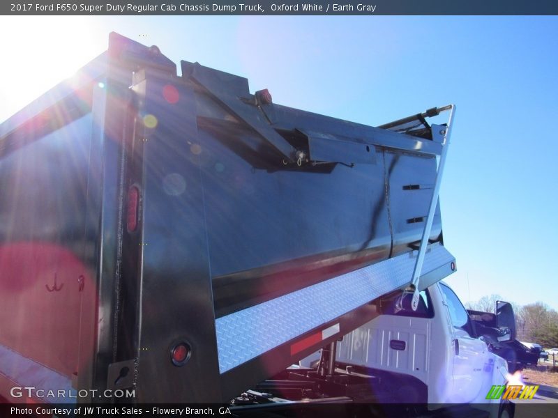Oxford White / Earth Gray 2017 Ford F650 Super Duty Regular Cab Chassis Dump Truck