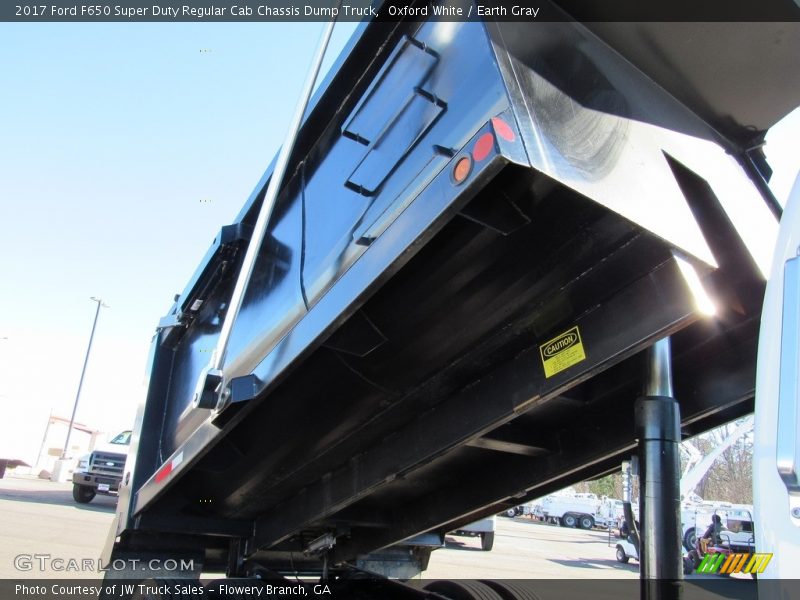 Oxford White / Earth Gray 2017 Ford F650 Super Duty Regular Cab Chassis Dump Truck