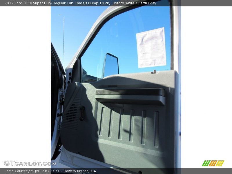 Oxford White / Earth Gray 2017 Ford F650 Super Duty Regular Cab Chassis Dump Truck