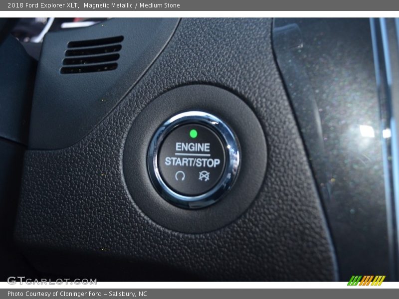 Magnetic Metallic / Medium Stone 2018 Ford Explorer XLT