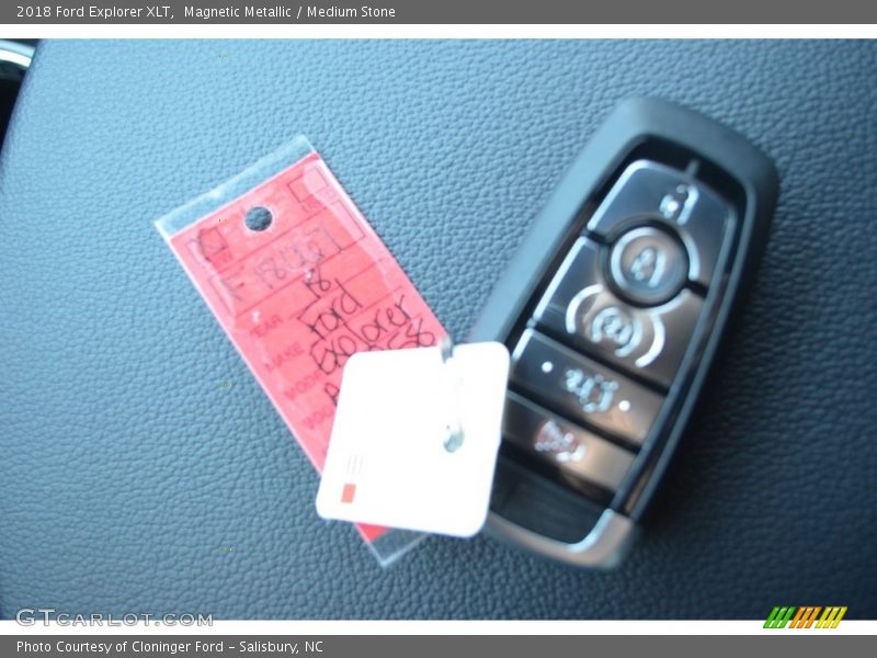 Magnetic Metallic / Medium Stone 2018 Ford Explorer XLT