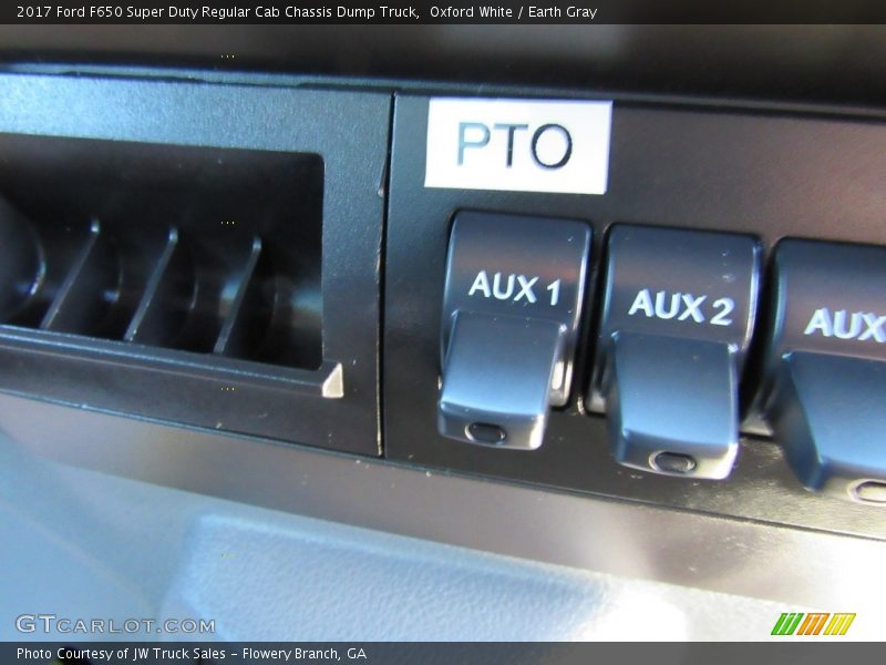 Oxford White / Earth Gray 2017 Ford F650 Super Duty Regular Cab Chassis Dump Truck