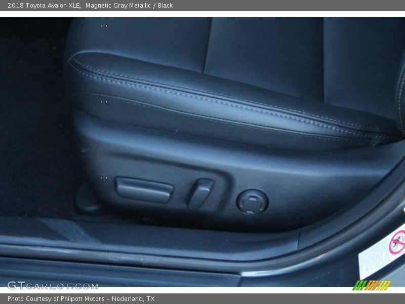 Magnetic Gray Metallic / Black 2018 Toyota Avalon XLE