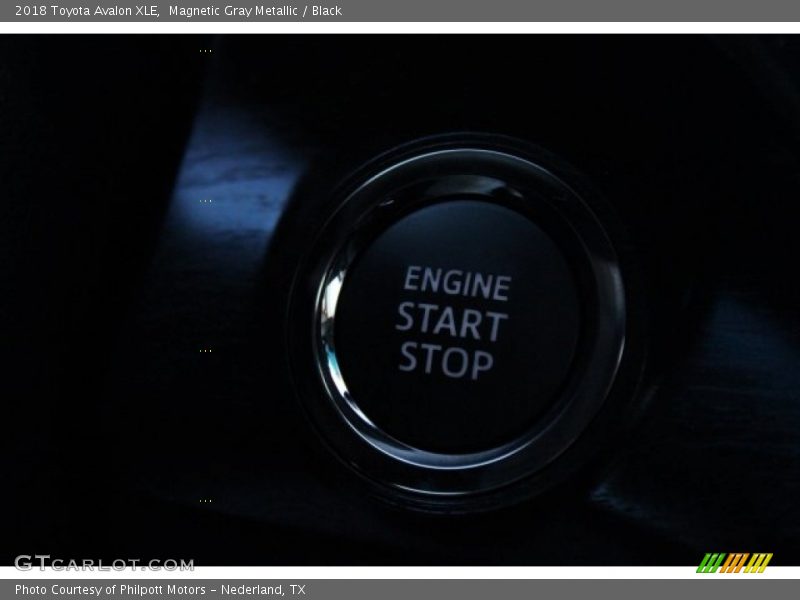 Magnetic Gray Metallic / Black 2018 Toyota Avalon XLE