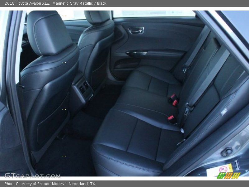 Magnetic Gray Metallic / Black 2018 Toyota Avalon XLE