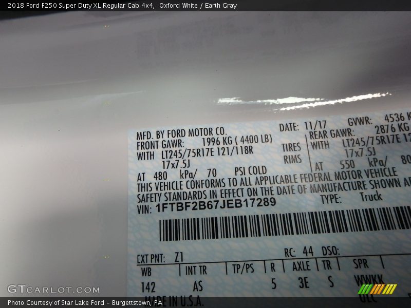 Oxford White / Earth Gray 2018 Ford F250 Super Duty XL Regular Cab 4x4
