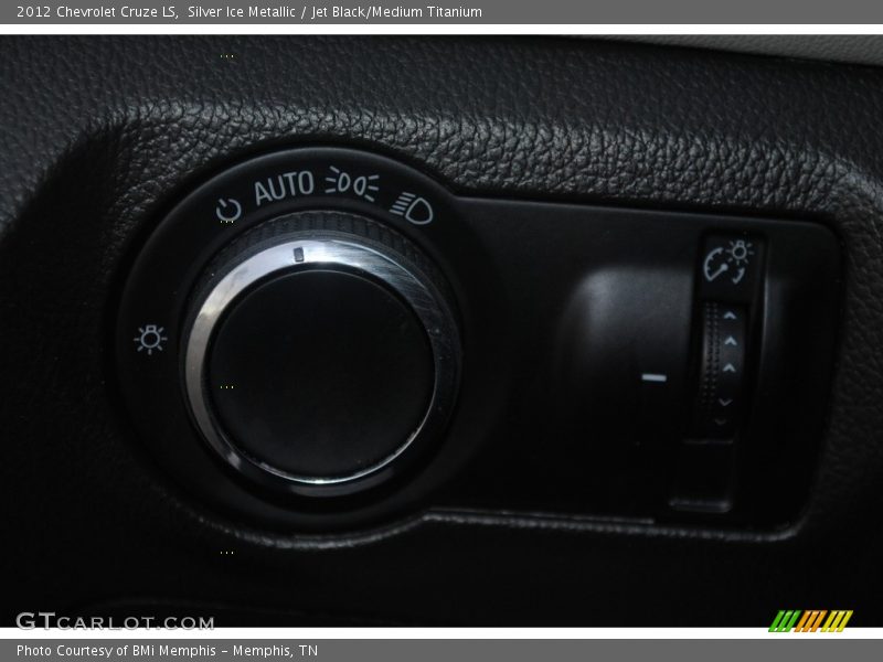 Silver Ice Metallic / Jet Black/Medium Titanium 2012 Chevrolet Cruze LS