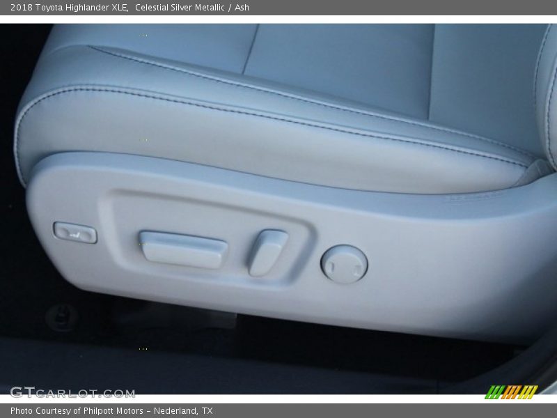 Celestial Silver Metallic / Ash 2018 Toyota Highlander XLE