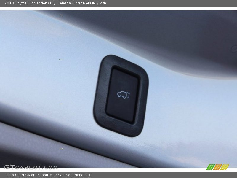 Celestial Silver Metallic / Ash 2018 Toyota Highlander XLE