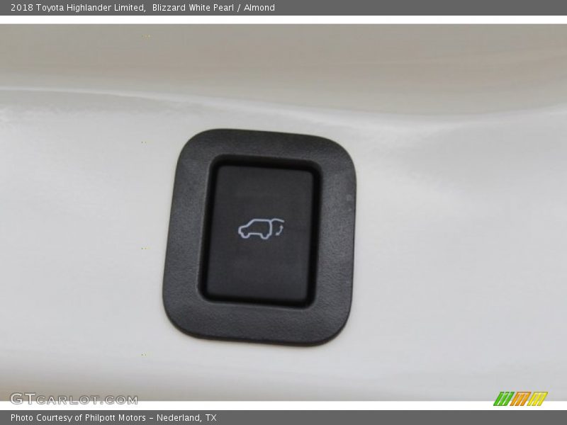 Blizzard White Pearl / Almond 2018 Toyota Highlander Limited