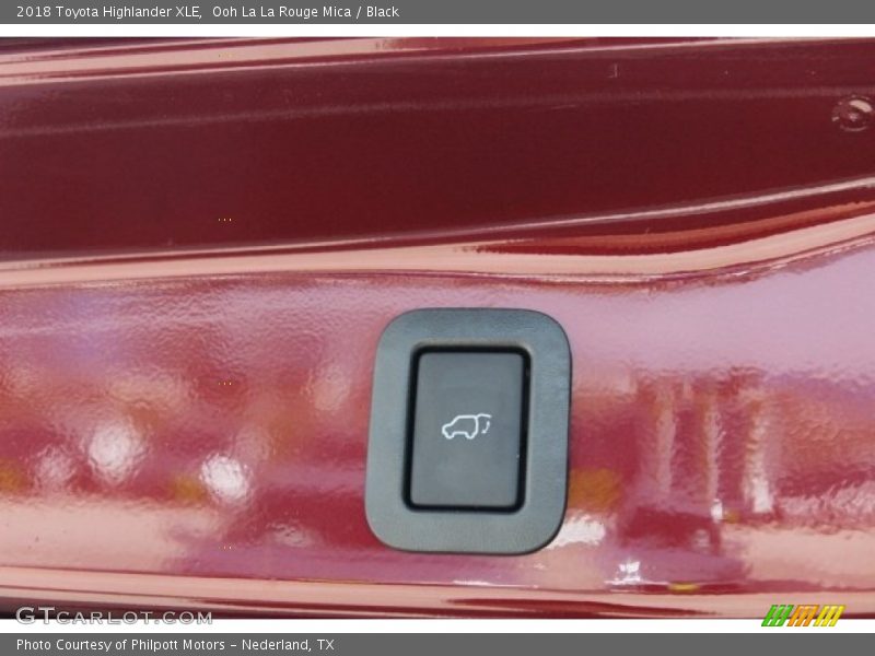 Ooh La La Rouge Mica / Black 2018 Toyota Highlander XLE