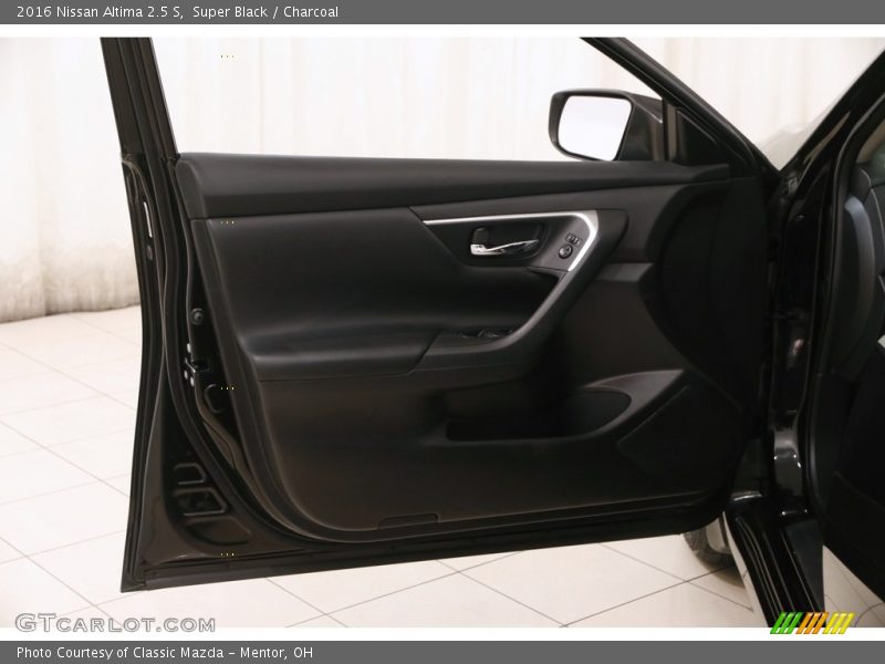 Super Black / Charcoal 2016 Nissan Altima 2.5 S