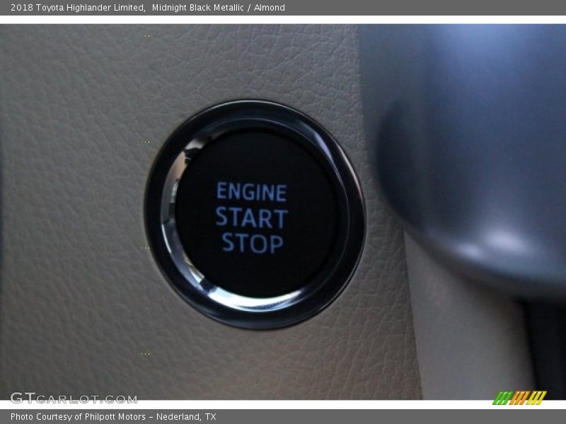 Midnight Black Metallic / Almond 2018 Toyota Highlander Limited