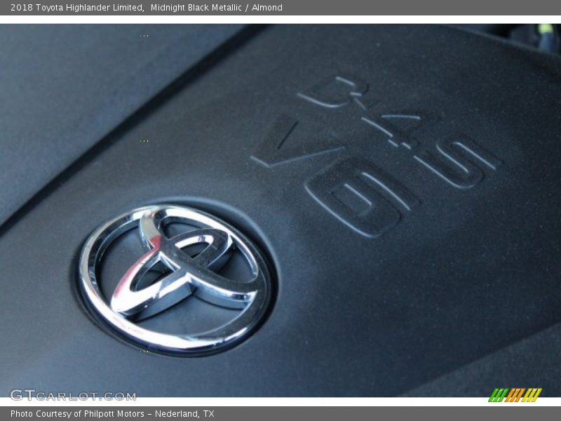 Midnight Black Metallic / Almond 2018 Toyota Highlander Limited