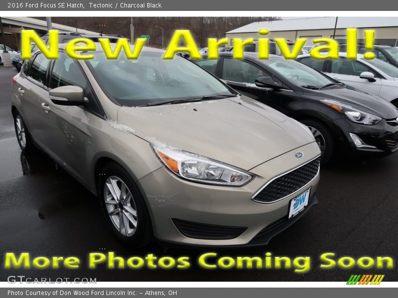 Tectonic / Charcoal Black 2016 Ford Focus SE Hatch