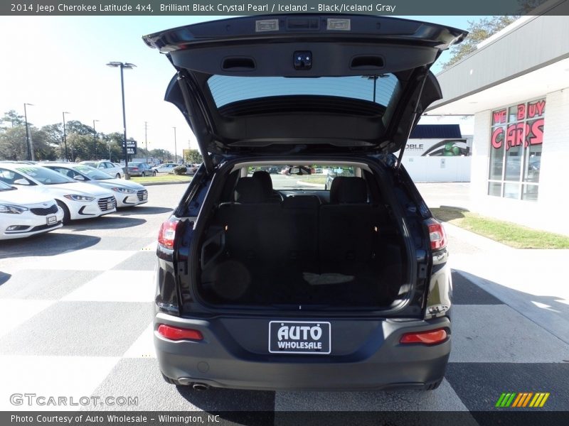 Brilliant Black Crystal Pearl / Iceland - Black/Iceland Gray 2014 Jeep Cherokee Latitude 4x4