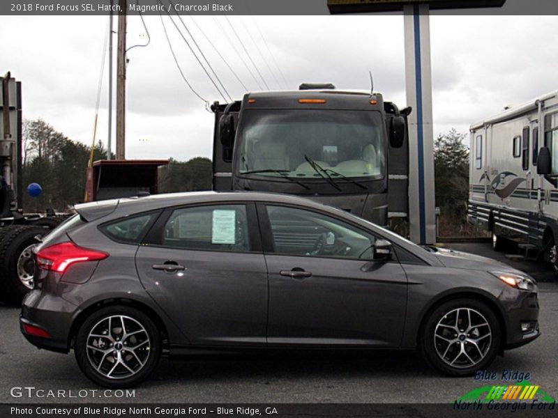 Magnetic / Charcoal Black 2018 Ford Focus SEL Hatch