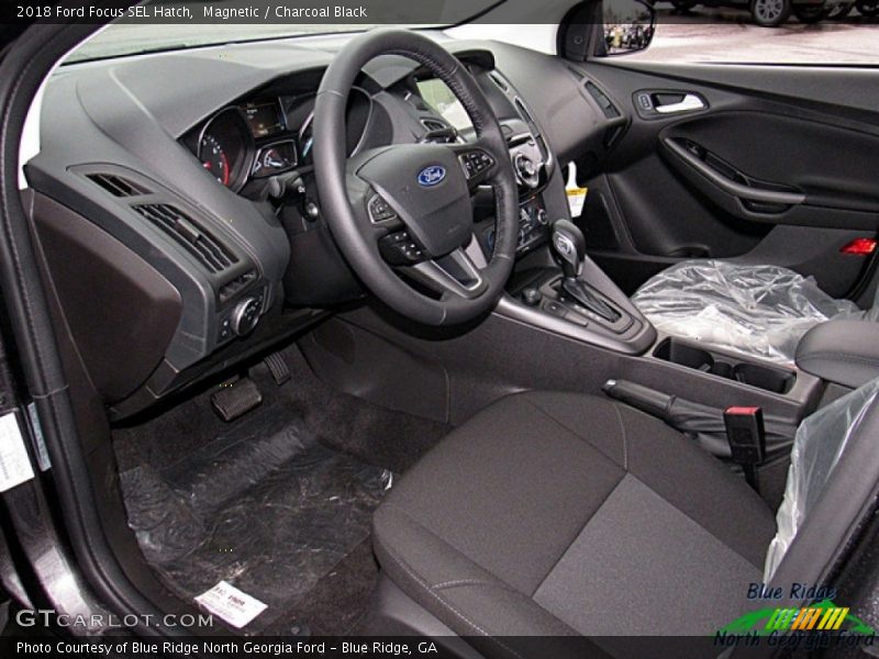 Magnetic / Charcoal Black 2018 Ford Focus SEL Hatch