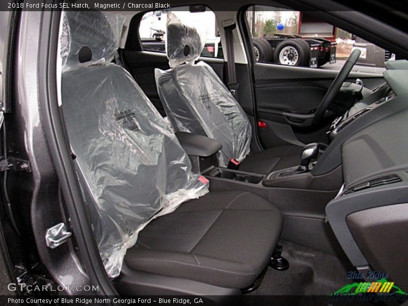 Magnetic / Charcoal Black 2018 Ford Focus SEL Hatch