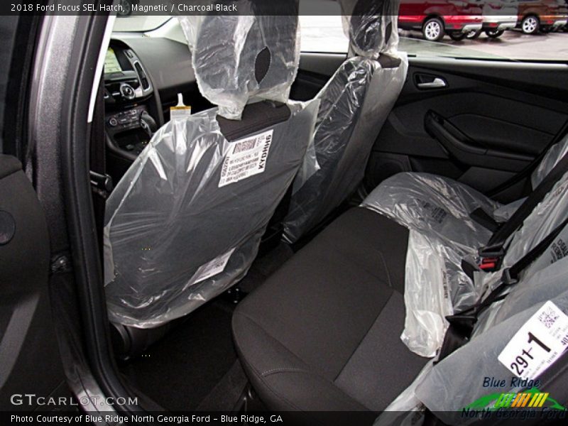 Magnetic / Charcoal Black 2018 Ford Focus SEL Hatch