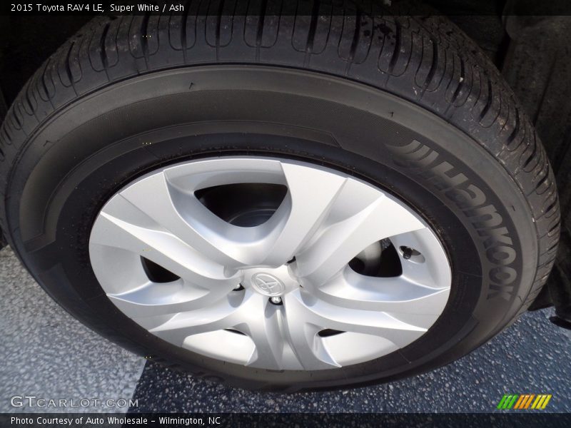 Super White / Ash 2015 Toyota RAV4 LE
