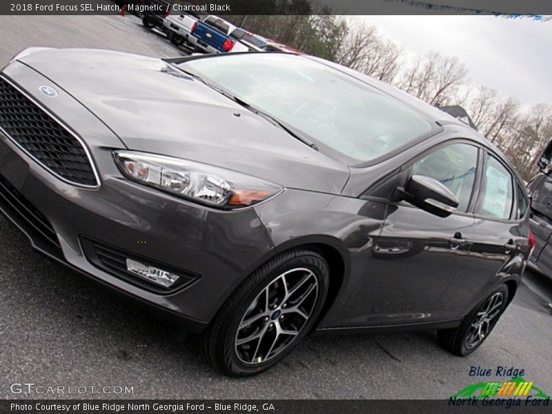 Magnetic / Charcoal Black 2018 Ford Focus SEL Hatch