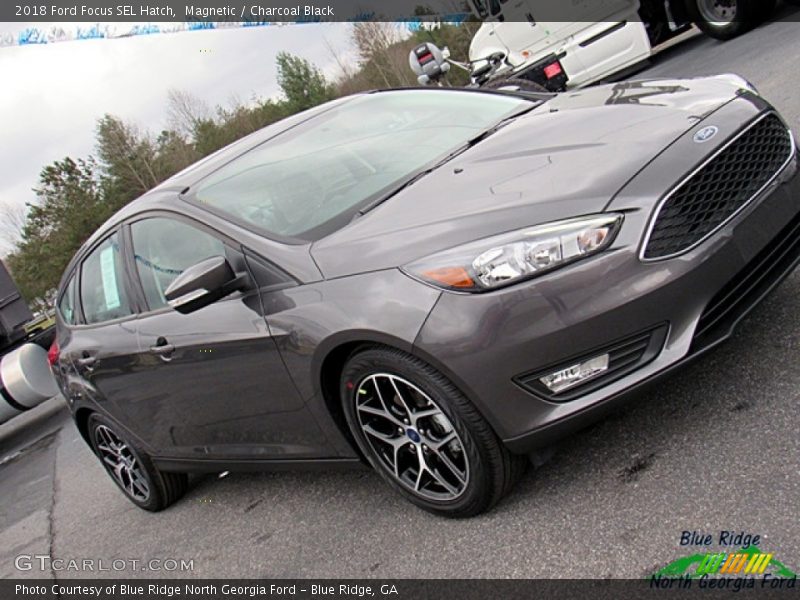 Magnetic / Charcoal Black 2018 Ford Focus SEL Hatch