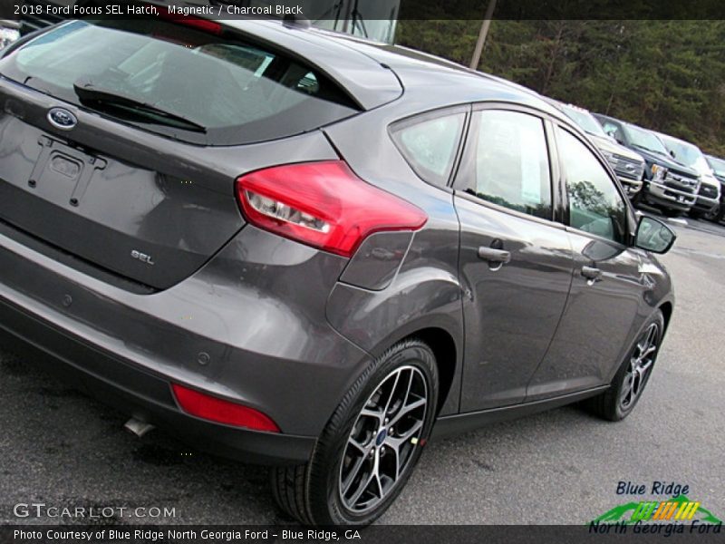 Magnetic / Charcoal Black 2018 Ford Focus SEL Hatch