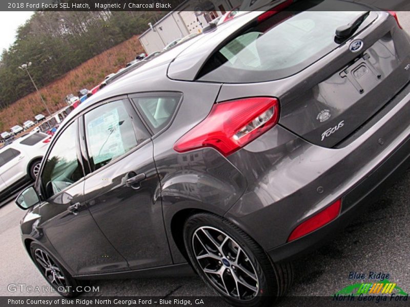 Magnetic / Charcoal Black 2018 Ford Focus SEL Hatch