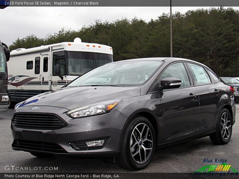 Magnetic / Charcoal Black 2018 Ford Focus SE Sedan