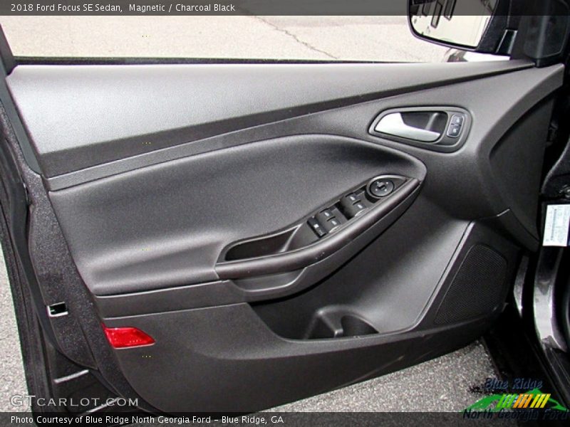 Magnetic / Charcoal Black 2018 Ford Focus SE Sedan