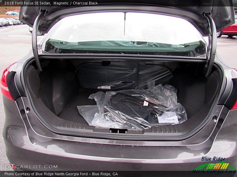 Magnetic / Charcoal Black 2018 Ford Focus SE Sedan
