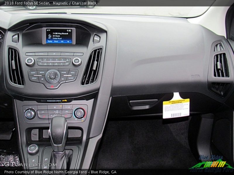 Magnetic / Charcoal Black 2018 Ford Focus SE Sedan