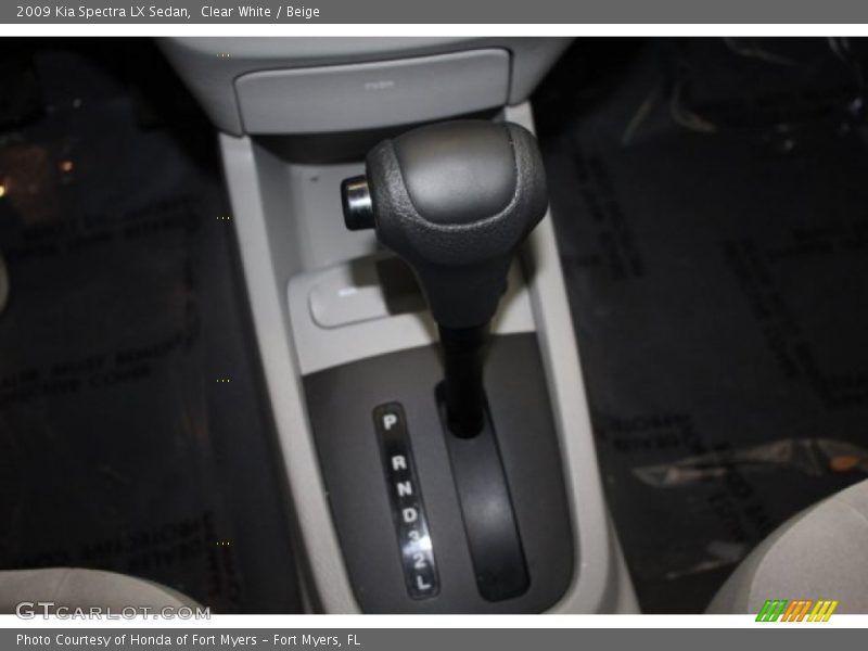 Clear White / Beige 2009 Kia Spectra LX Sedan