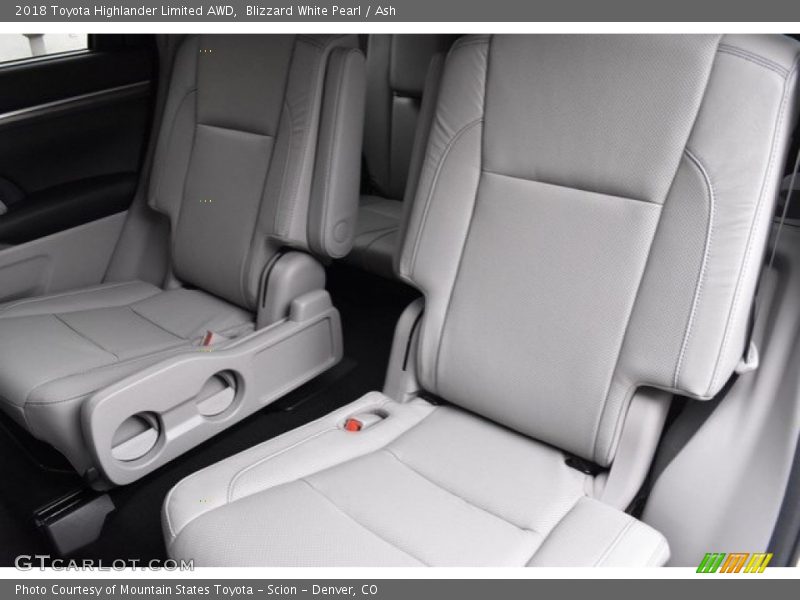 Blizzard White Pearl / Ash 2018 Toyota Highlander Limited AWD