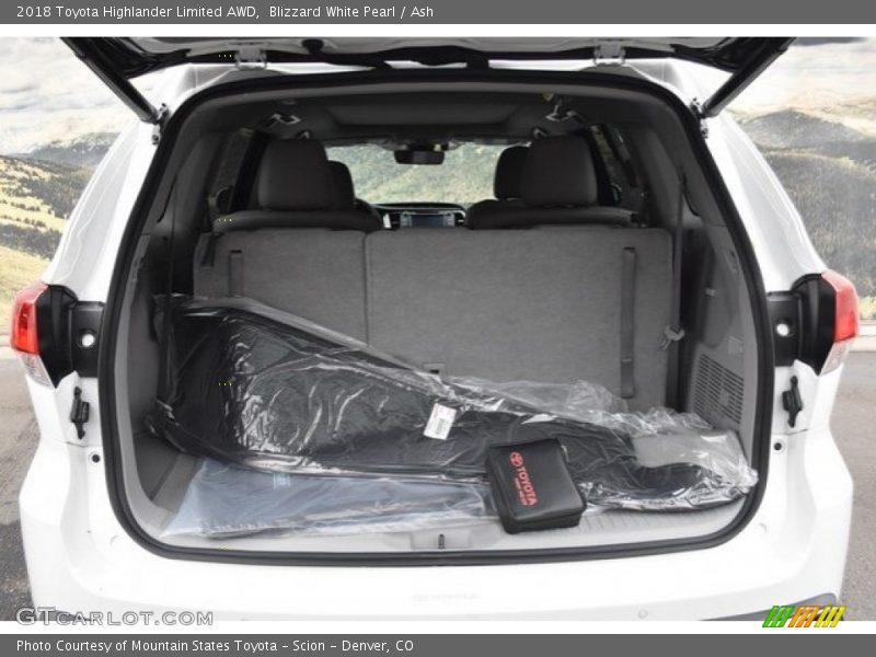 Blizzard White Pearl / Ash 2018 Toyota Highlander Limited AWD