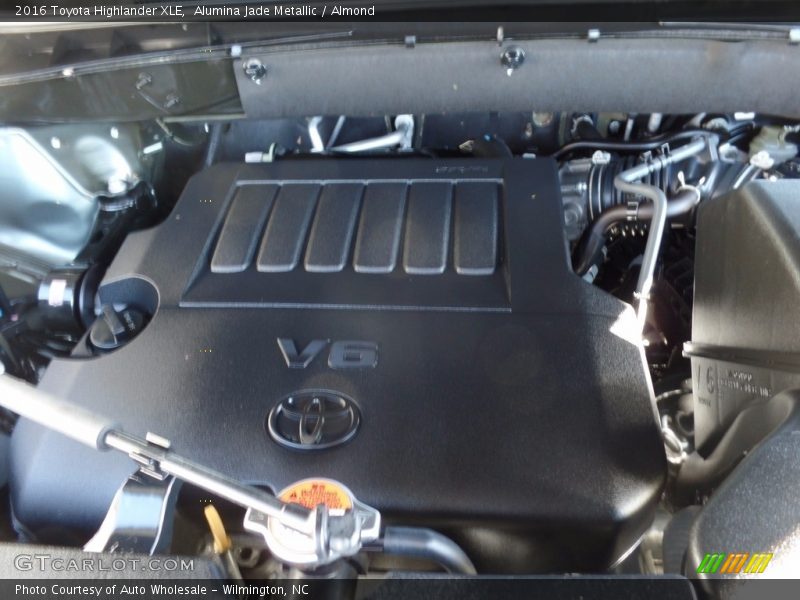 Alumina Jade Metallic / Almond 2016 Toyota Highlander XLE