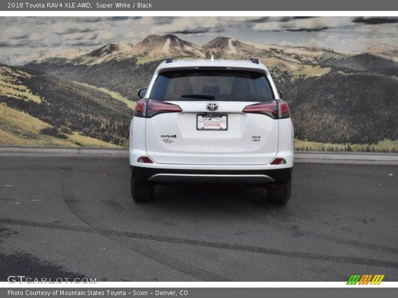 Super White / Black 2018 Toyota RAV4 XLE AWD