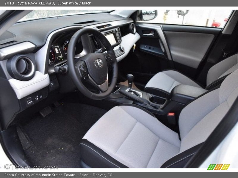 Super White / Black 2018 Toyota RAV4 XLE AWD