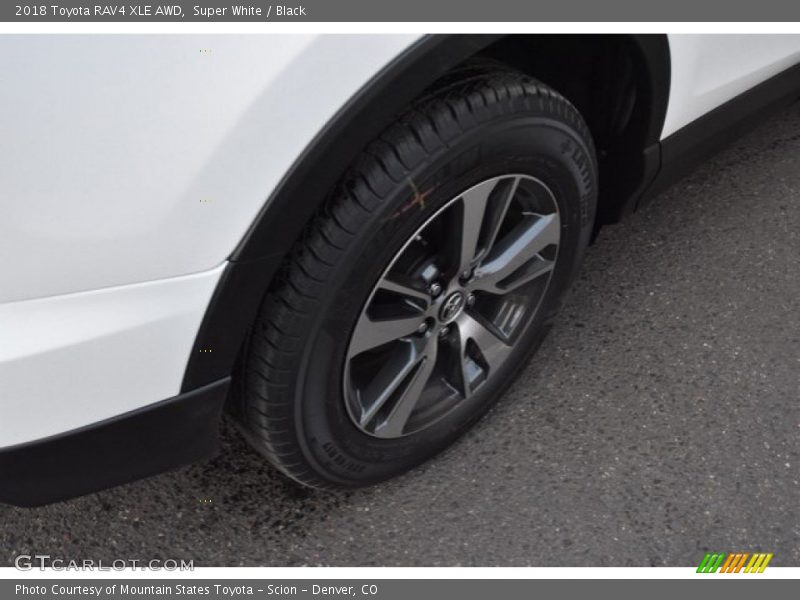 Super White / Black 2018 Toyota RAV4 XLE AWD
