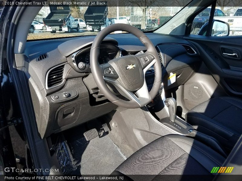 Mosaic Black Metallic / Jet Black 2018 Chevrolet Trax LT