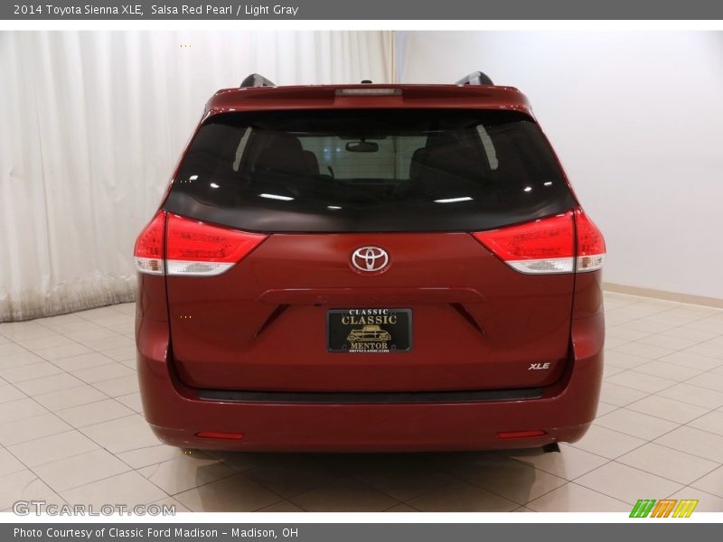 Salsa Red Pearl / Light Gray 2014 Toyota Sienna XLE