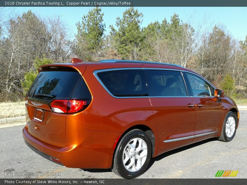 Copper Pearl / Cognac/Alloy/Toffee 2018 Chrysler Pacifica Touring L
