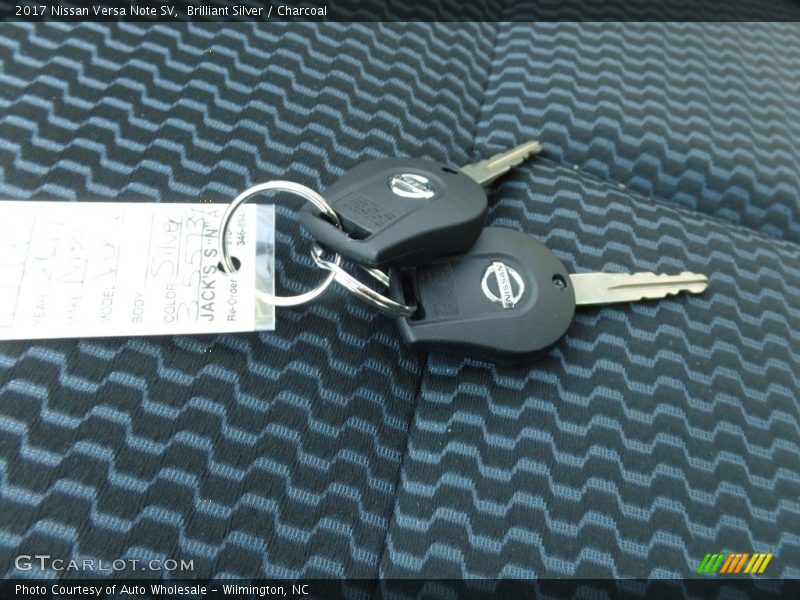 Brilliant Silver / Charcoal 2017 Nissan Versa Note SV
