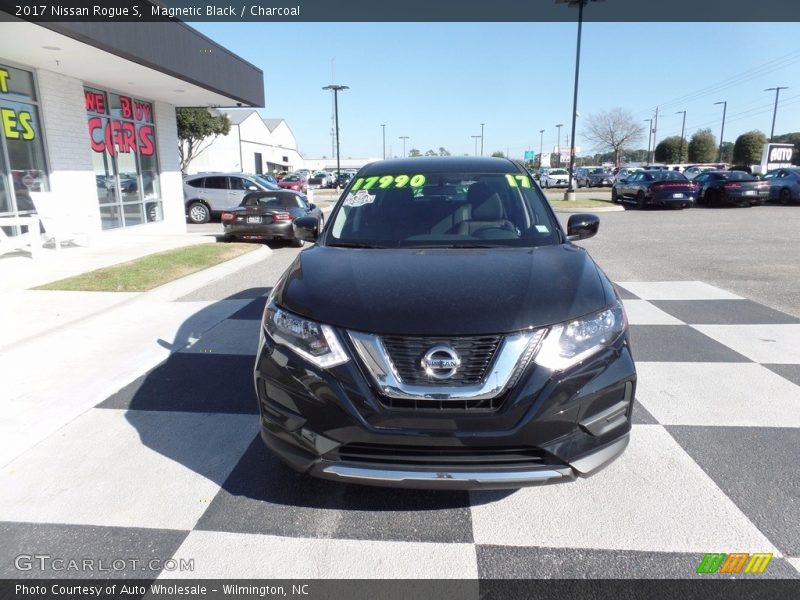 Magnetic Black / Charcoal 2017 Nissan Rogue S
