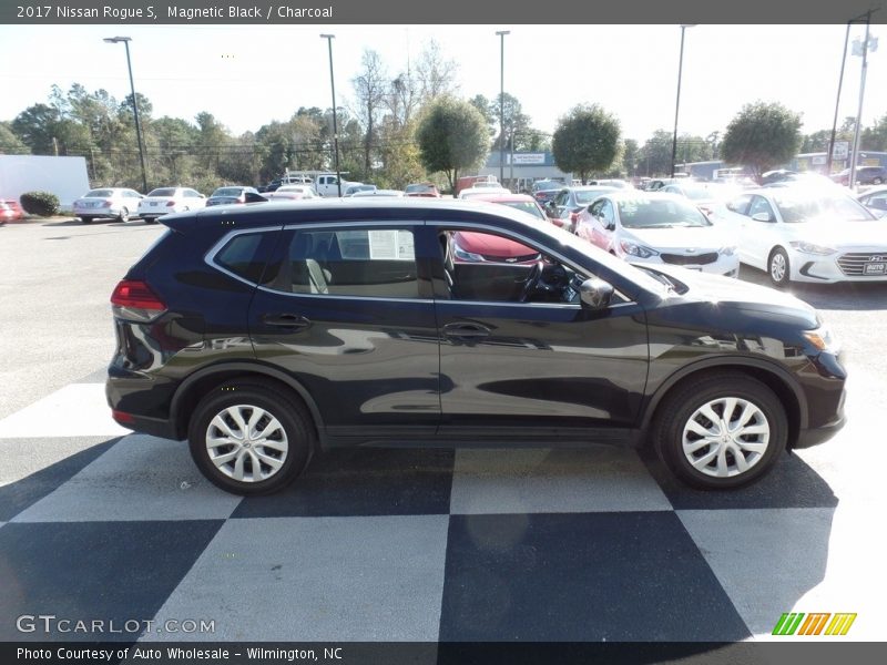 Magnetic Black / Charcoal 2017 Nissan Rogue S