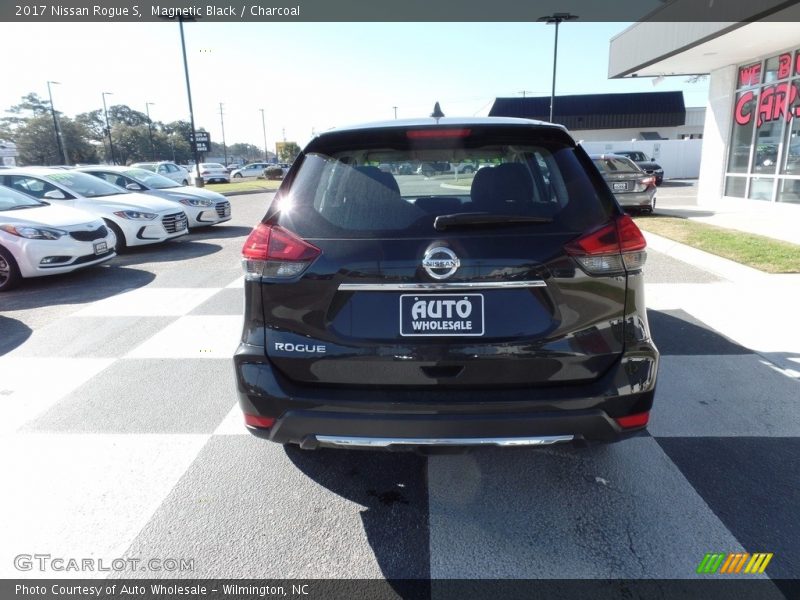 Magnetic Black / Charcoal 2017 Nissan Rogue S