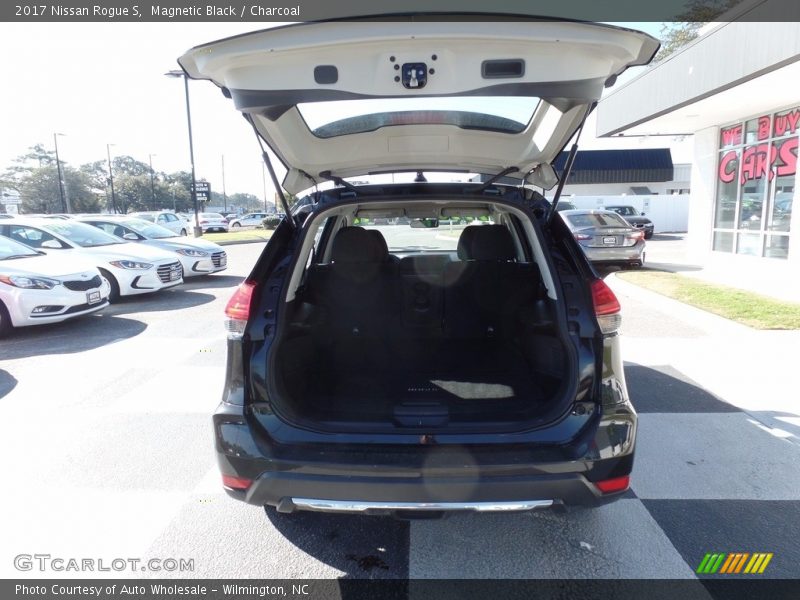 Magnetic Black / Charcoal 2017 Nissan Rogue S