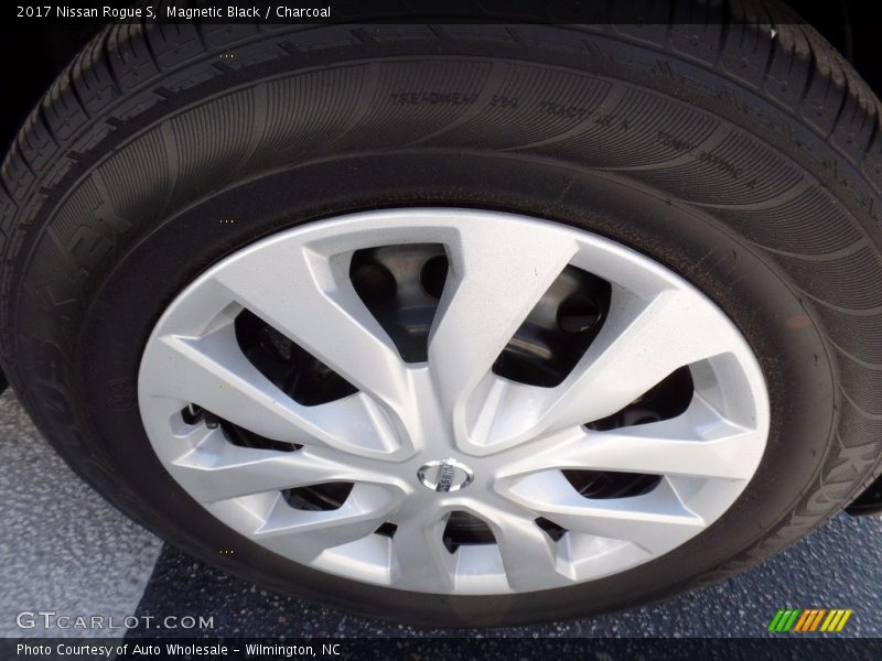 Magnetic Black / Charcoal 2017 Nissan Rogue S