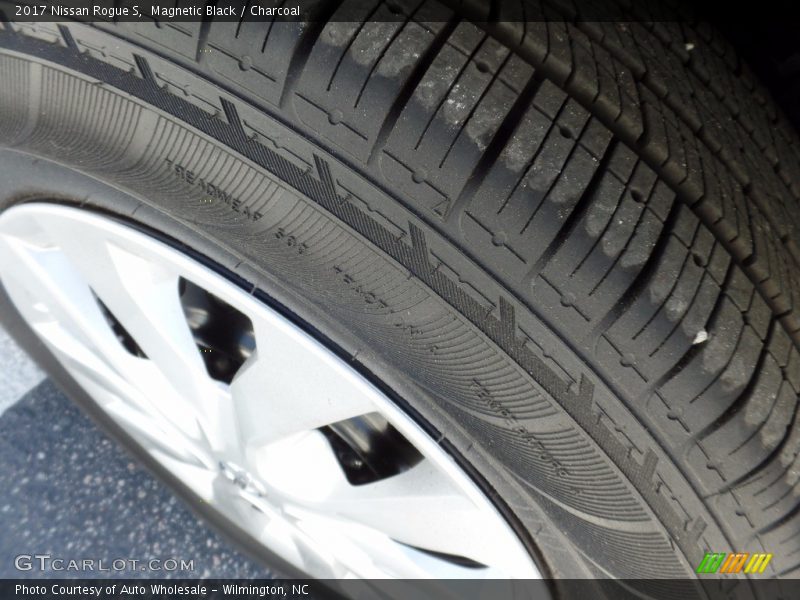 Magnetic Black / Charcoal 2017 Nissan Rogue S